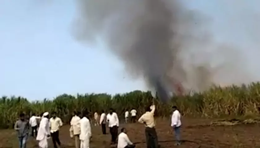 fierce fire in farmer s sugarcane 1